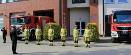 Uroczysta zbiórka pleszewskich strażaków podczas apelu z okazji rocznicy wybuchu Powstania Warszawskiego