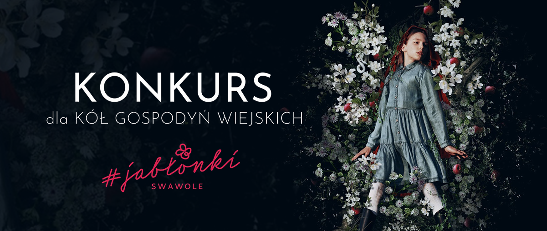 Dziewczynka stojąca na tle białych kwiatów na czarnym tle