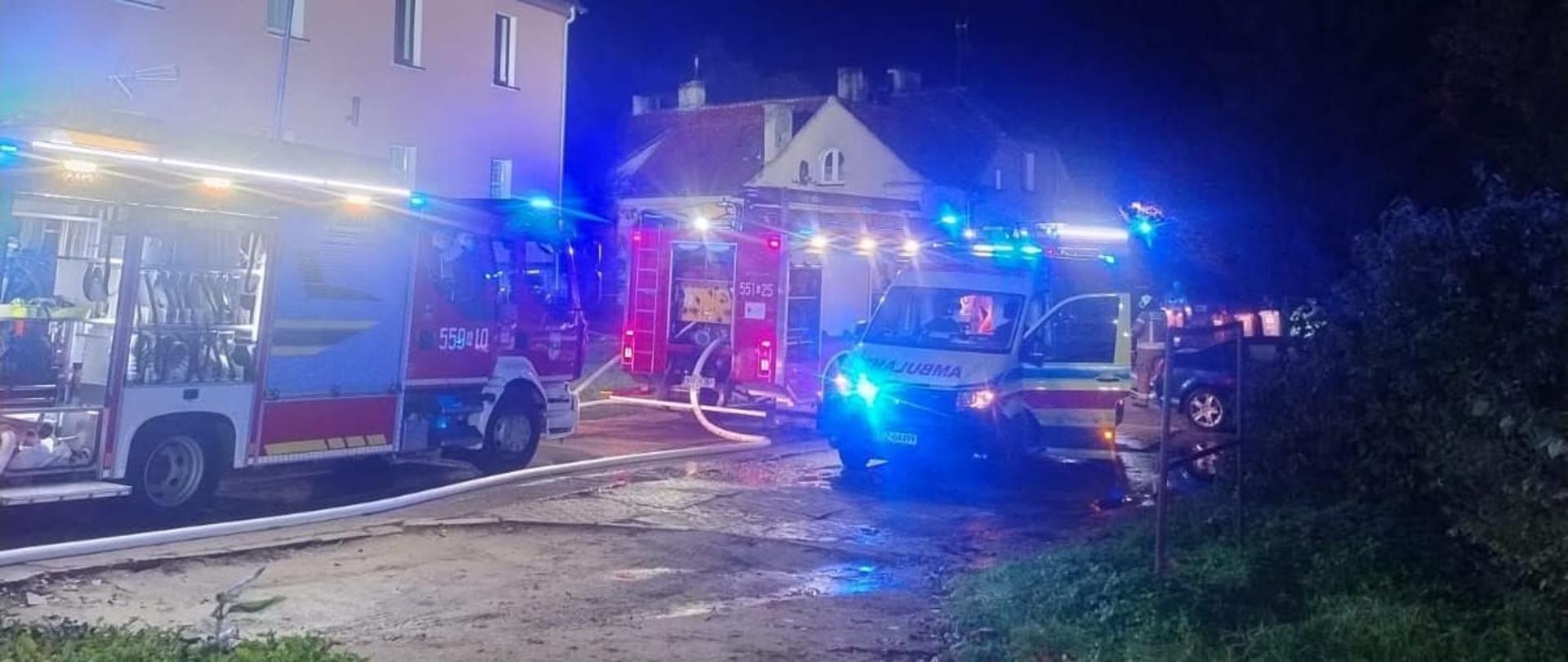 Pożar budynku wielorodzinnego w Szczytnie. Dwie osoby poszkodowane