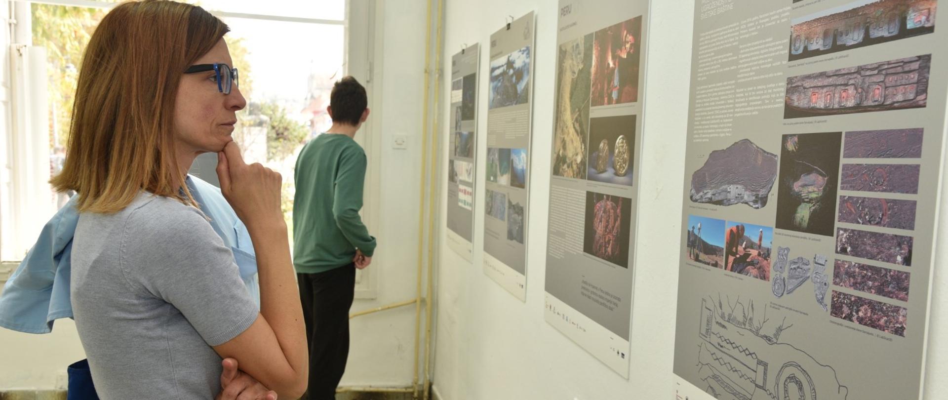 Uoči Svetskog dana arheologije, u Kulturnom centru grada Vršca svečano je otvorena izložba „U borbi sa zubom vremena