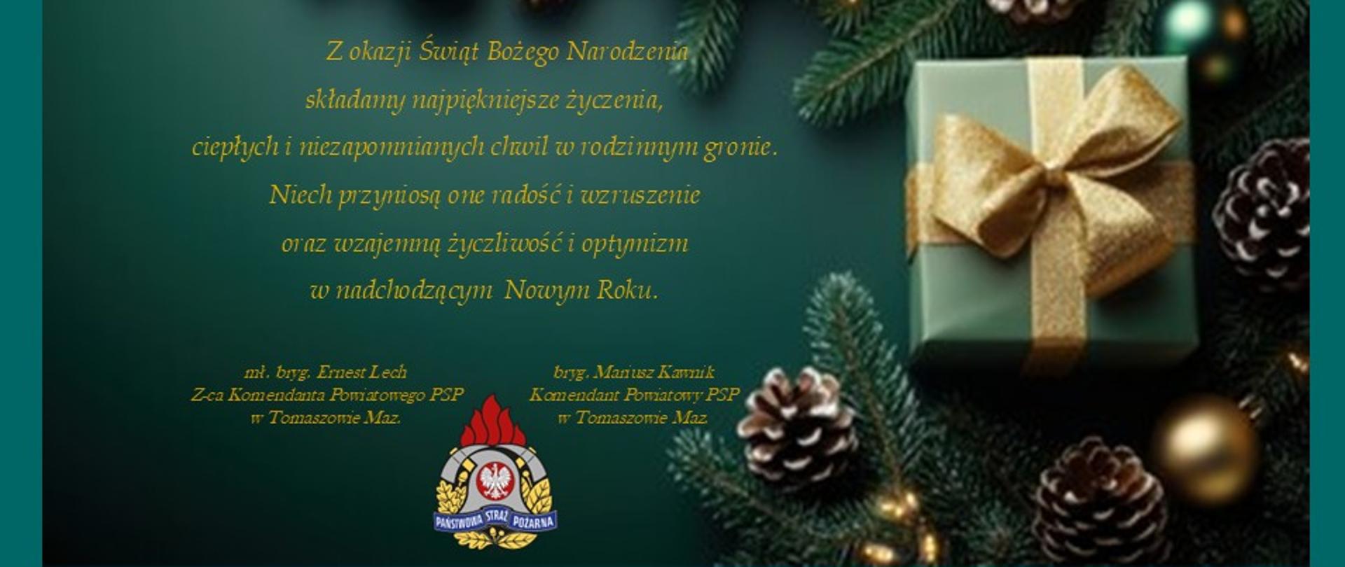 Zielone tło z elementami gałęzi sosnowymi przyozdobione szyszkami oraz bombkami