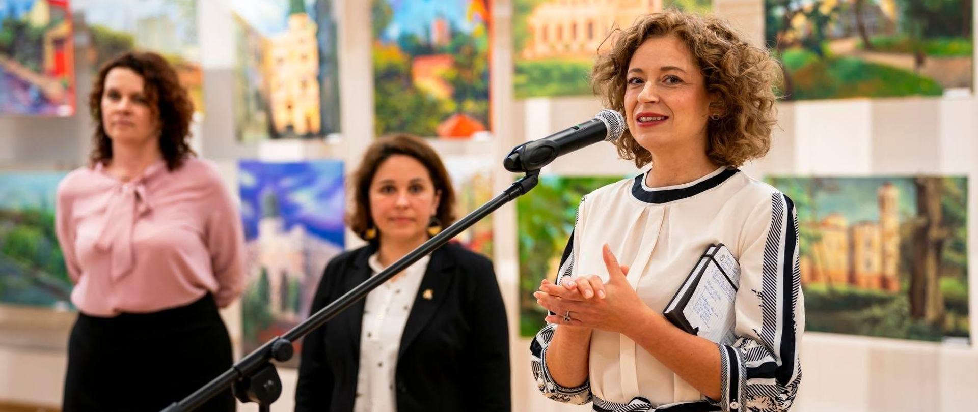 uroczyste otwarcie wystawy poplenerowej