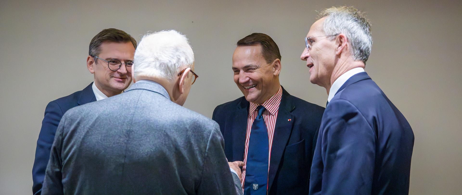 Spotkanie Ministra spraw zagranicznych Radosława Sikorskiego z Sekretarzem Generalnym NATO Jensem Stoltenbergiem i ministrem spraw zagranicznych Ukrainy Dmytro Kułebą 