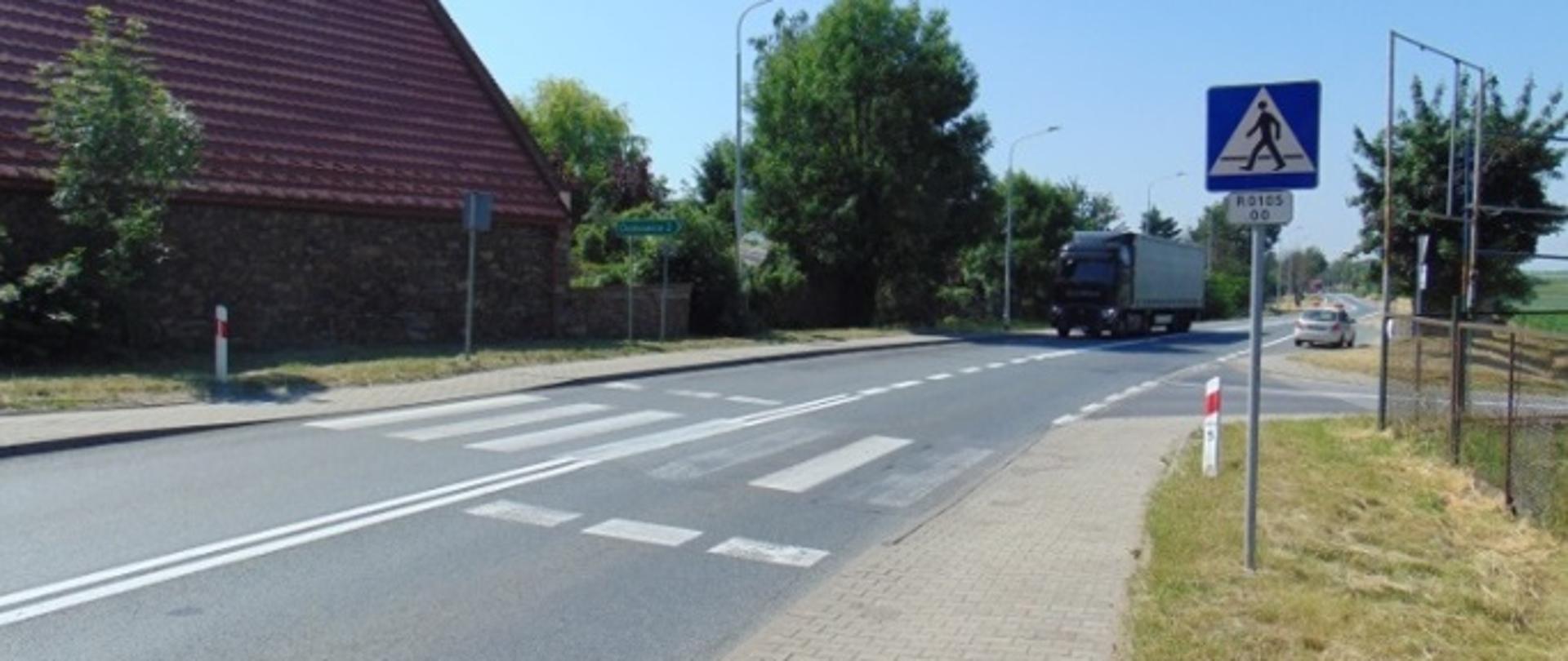 DK8 m. Rolantowice - przejścia dla pieszych przed doświetleniem