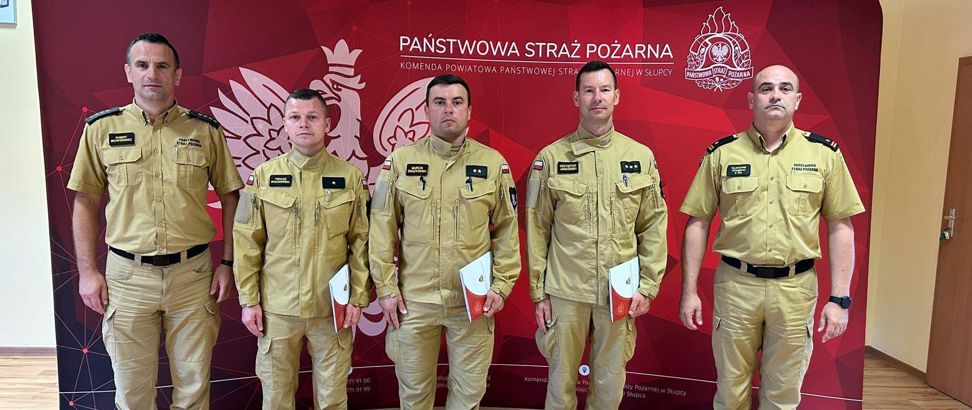 Zdjęcie grupowe awansowanych 