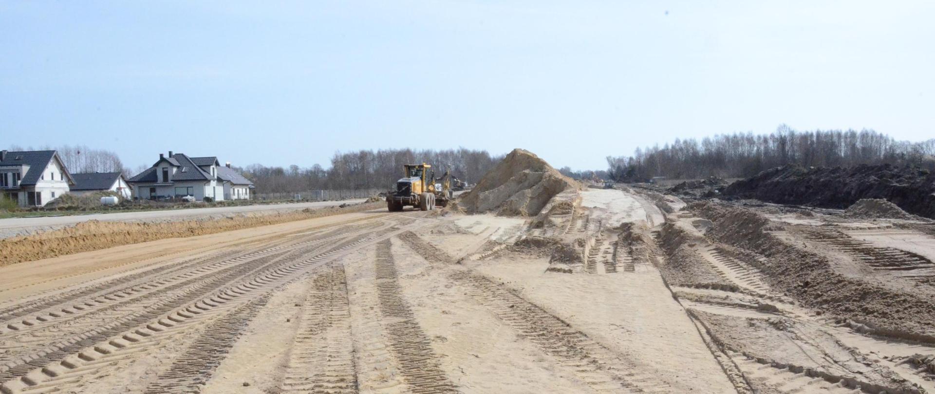 równiarka na placu budowy