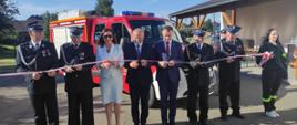 Na zdjęciu uroczyste przecięcie wstęgi.