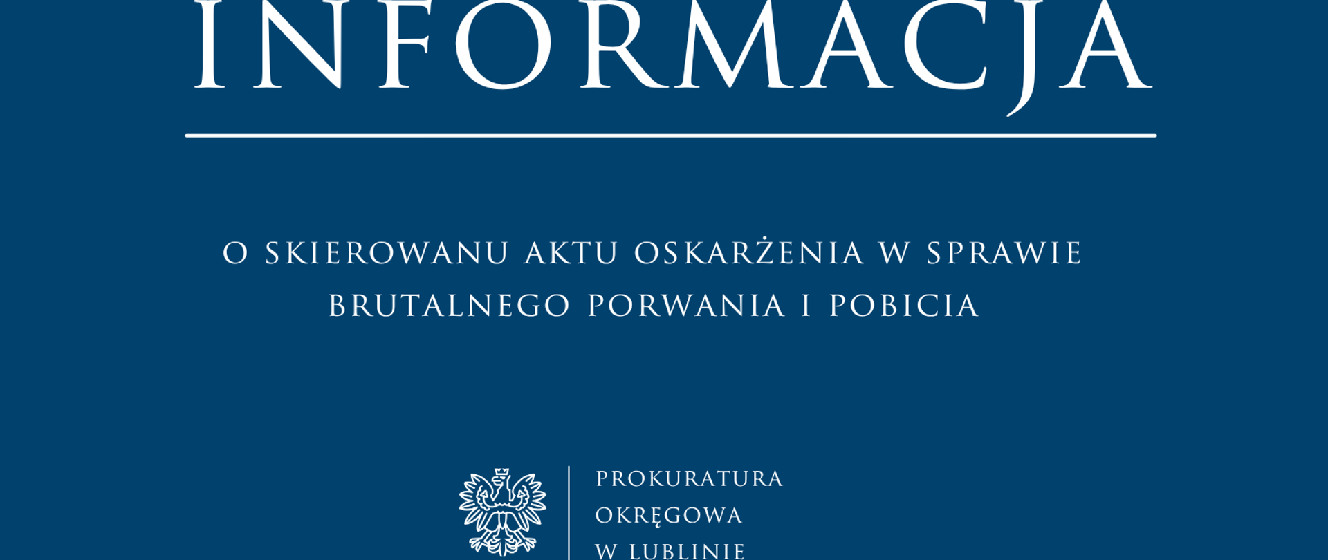 Niebieski baner o treści: Informacja o skierowaniu aktu oskarżenia w sprawie brutalnego porwania i pobicia 