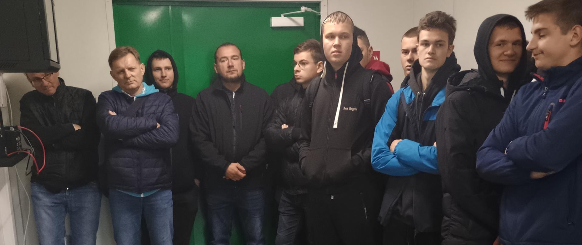 Podsumowanie wizyty w biogazowni- uczniowie zadają pytania.