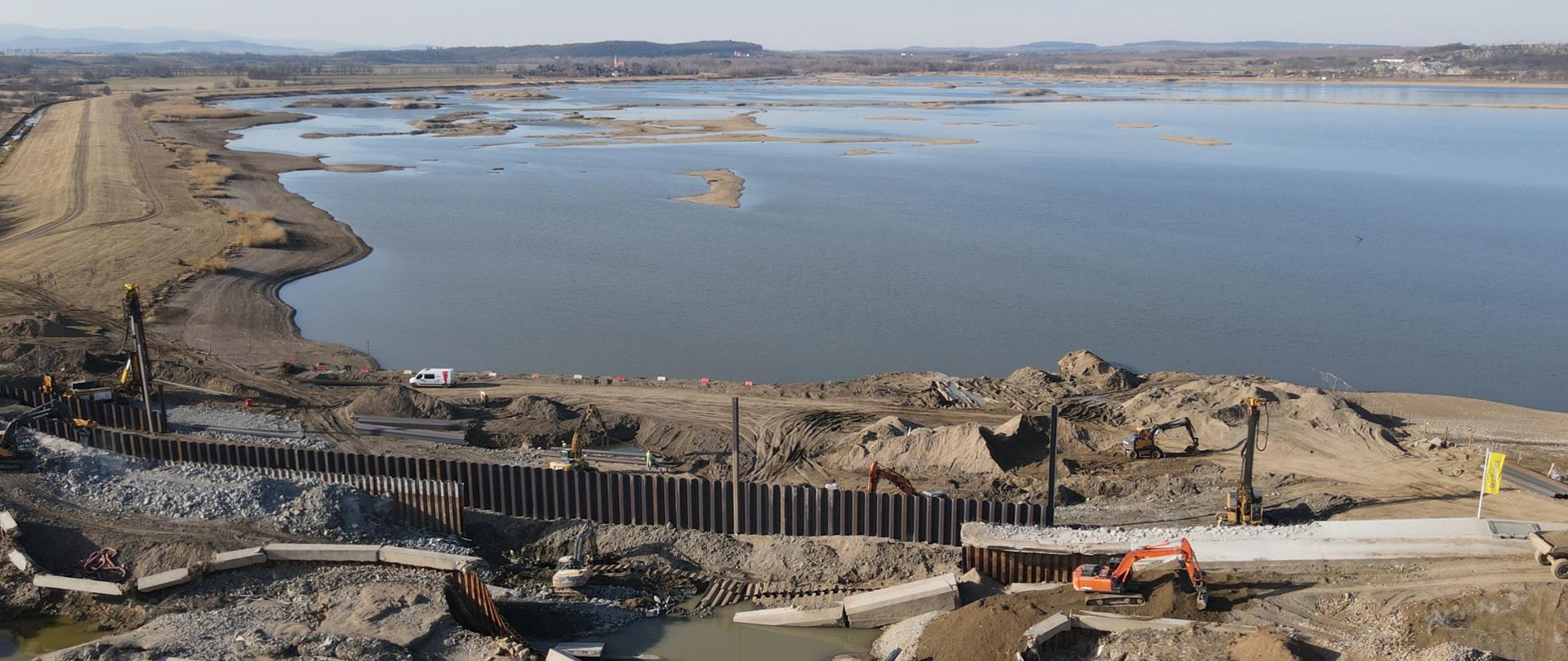 Zabezpieczanie zbiornika wodnego Topola na Nysie Kłodzkiej
