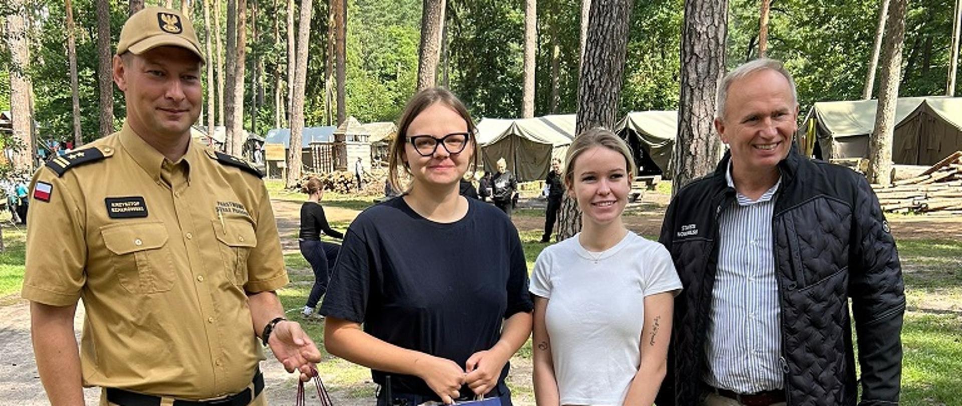 Starosta nowomiejski i kierownictwo PSP odwiedzili harcerzy Hufca ZHP Brzeg wypoczywających na obozie w Bazie Harcerskiej w Gaju