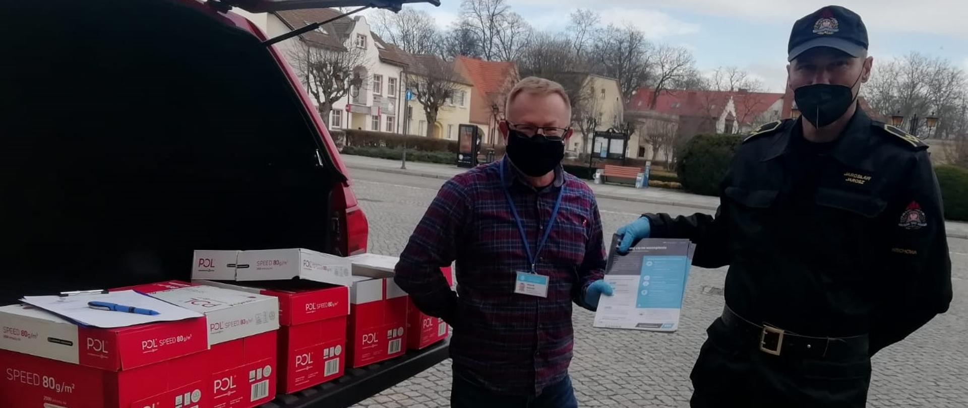 Przekazanie materiałów akcji "Szczepimy się"