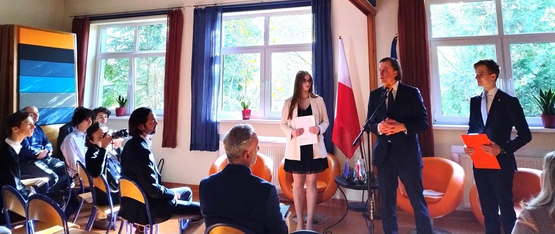 Rozmowy o roli Unii Europejskiej z udziałem Wojewody Mazowieckiego i młodzieży