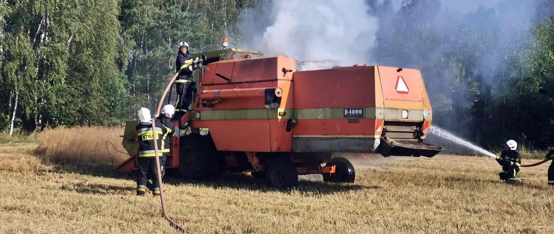 20 lipca 2022 roku w miejscowości Młynki (gm. Wodynie) doszło do pożaru kombajnu na polu.