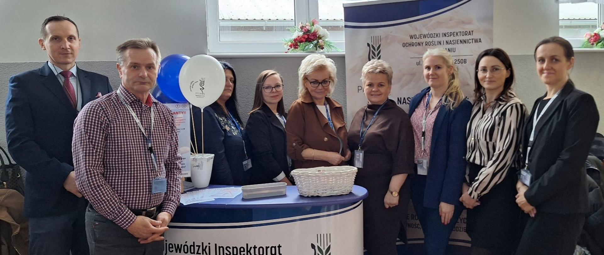 Pracownicy Oddziałów w Ostrowie Wlkp. oraz w Ostrzeszowie przy stoisku WIORiN w Poznaniu