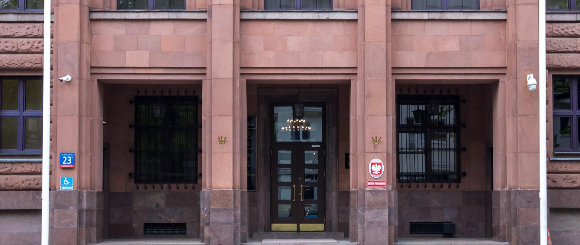 Budynek Ministerstwa Spraw Zagranicznych latem