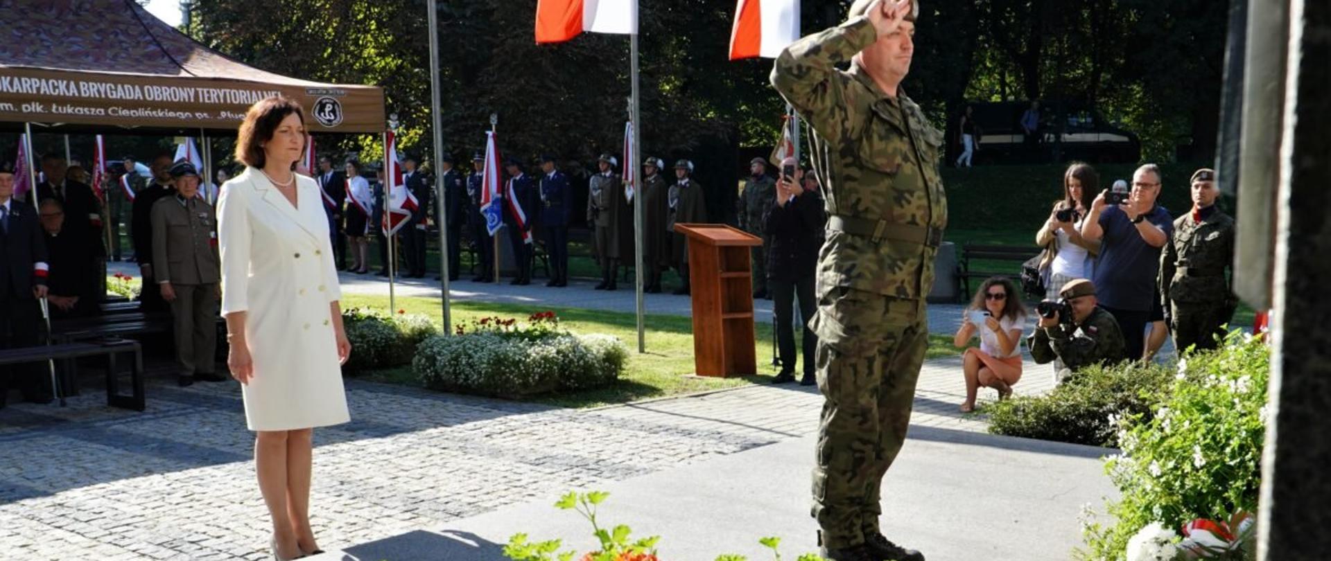 Wojewoda podkarpacki Ewa Leniart podczas obchodów 84. rocznicy powstania Polskiego Państwa Podziemnego – obchody w Rzeszowie