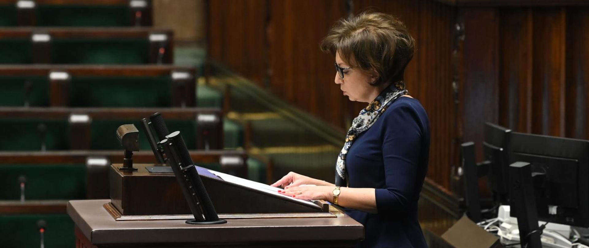 Minister rodziny i polityki społecznej Marlena Maląg w Sejmie