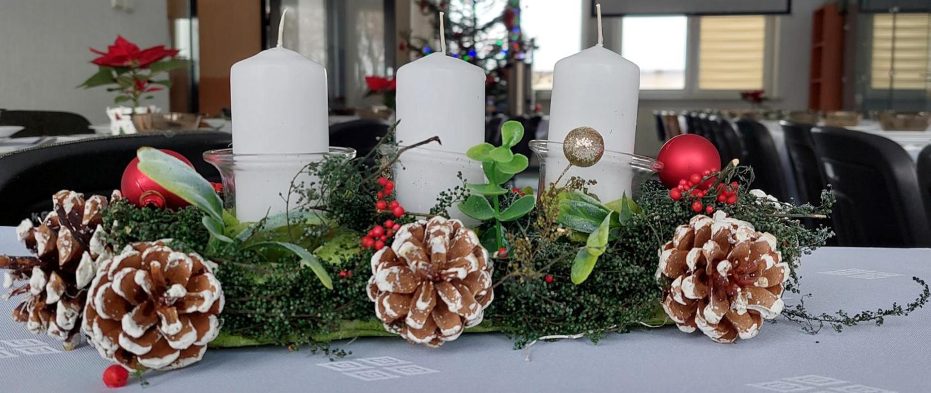 Stroik świąteczny podczas spotkania wigilijnego