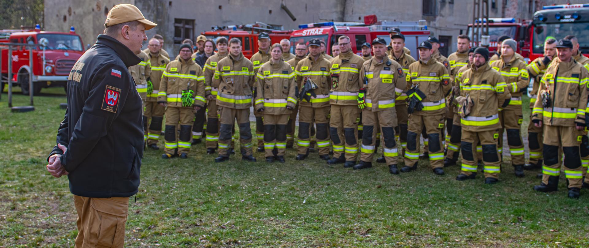 Ćwiczenia strażaków OSP z gminy Jaraczewo na terenie dawnej gorzelni w Górze 