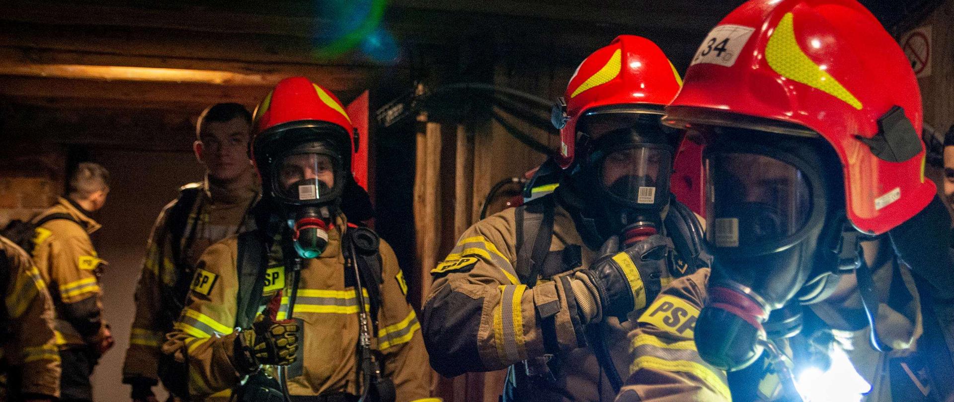 Strażacy przed startem w turnieju