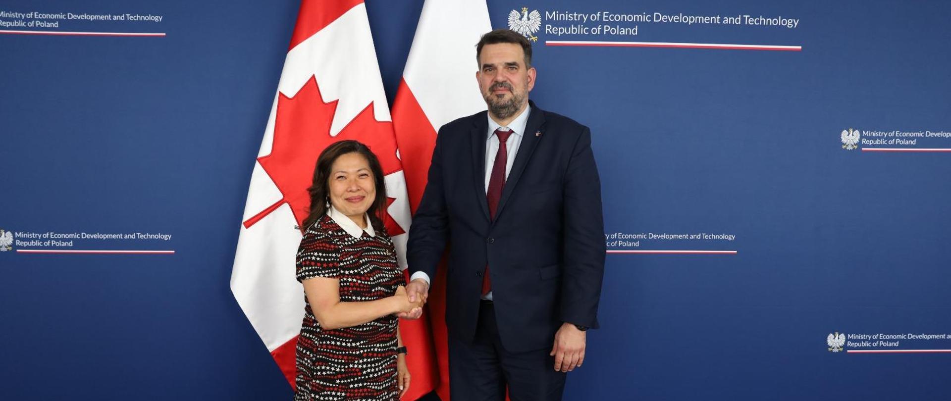 Wiceminister Jacek Tomczak i minister ds. rozwoju gospodarczego Kanady