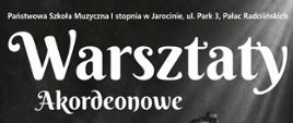 Zdjęcie przedstawia prowadzącego warsztaty na tle graficznej czarnego akordeonu. Plakat w odcieniach bieli i szarości.