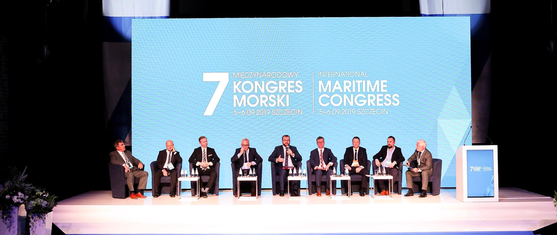 Debat na scenie podczas 7. Międzynarodowego Kongresu Morskiego.