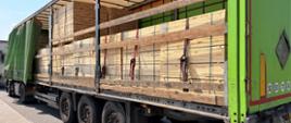 Transport desek wstrzymano do momentu doprowadzenia rzeczywistej masy całkowitej zestawu do stanu zgodnego z przepisami i prawidłowego zabezpieczenia ładunku.