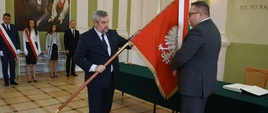 Minister Ardanowski i prezes KRUS - wręczenie sztandaru