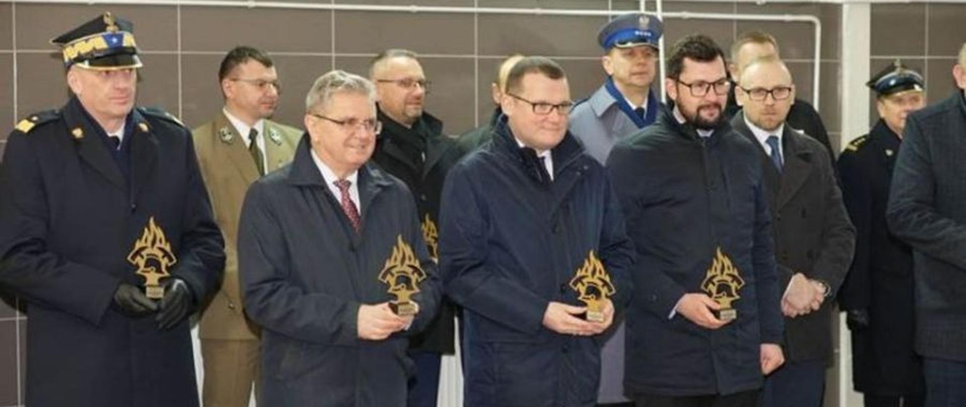 Przekazanie samochodów w KP PSP Białogard