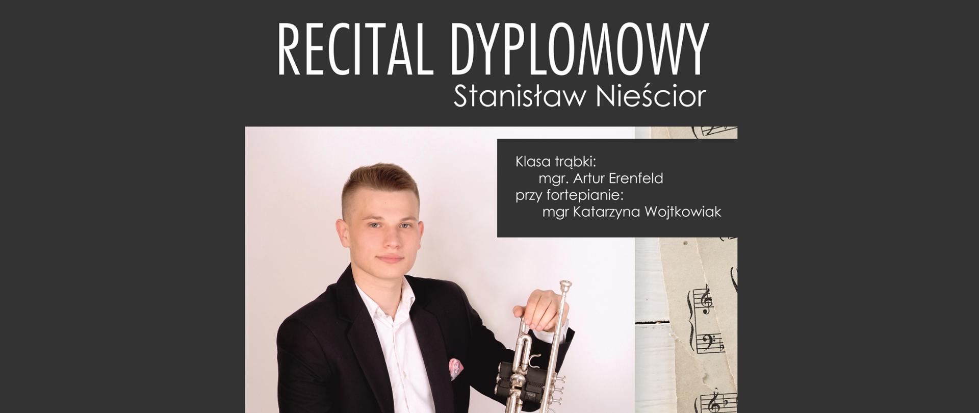 Plakat - po lewej zdjęcie mężczyzny trzymającego trąbkę na jasnym tle. Z prawej zdjęcia kartek z nutami. U góry nazwa wydarzenia oraz wykonawcy. 