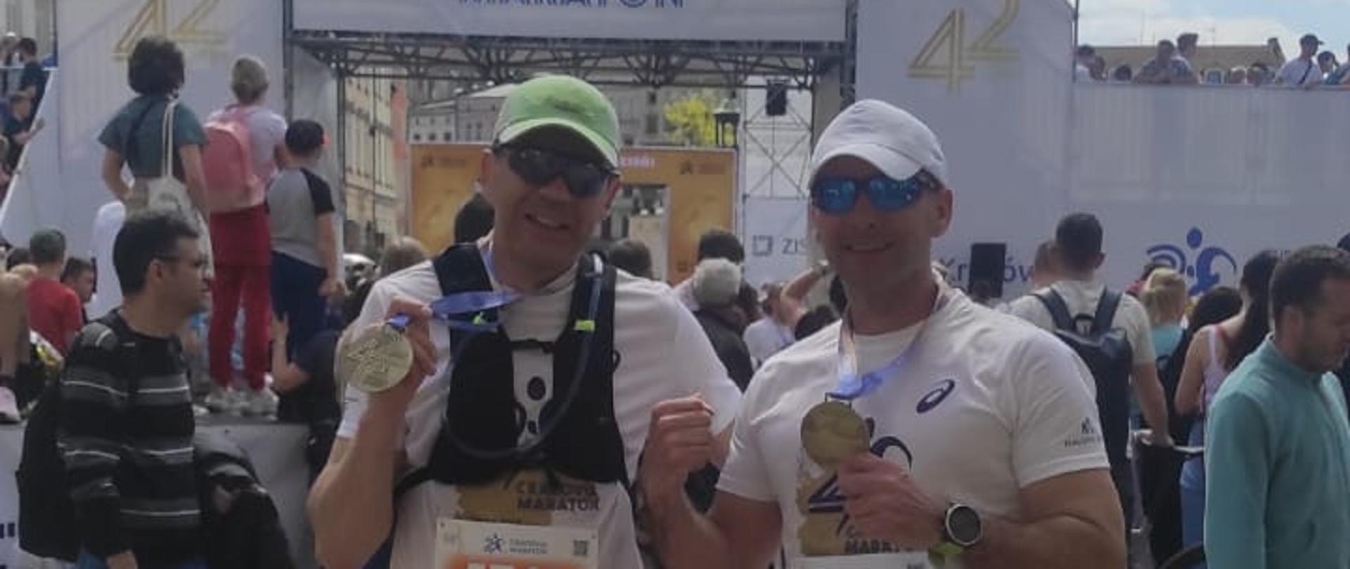 STRAŻACY JRG ŚRODA WIELKOPOLSKA POBIEGLI W MARATONIE