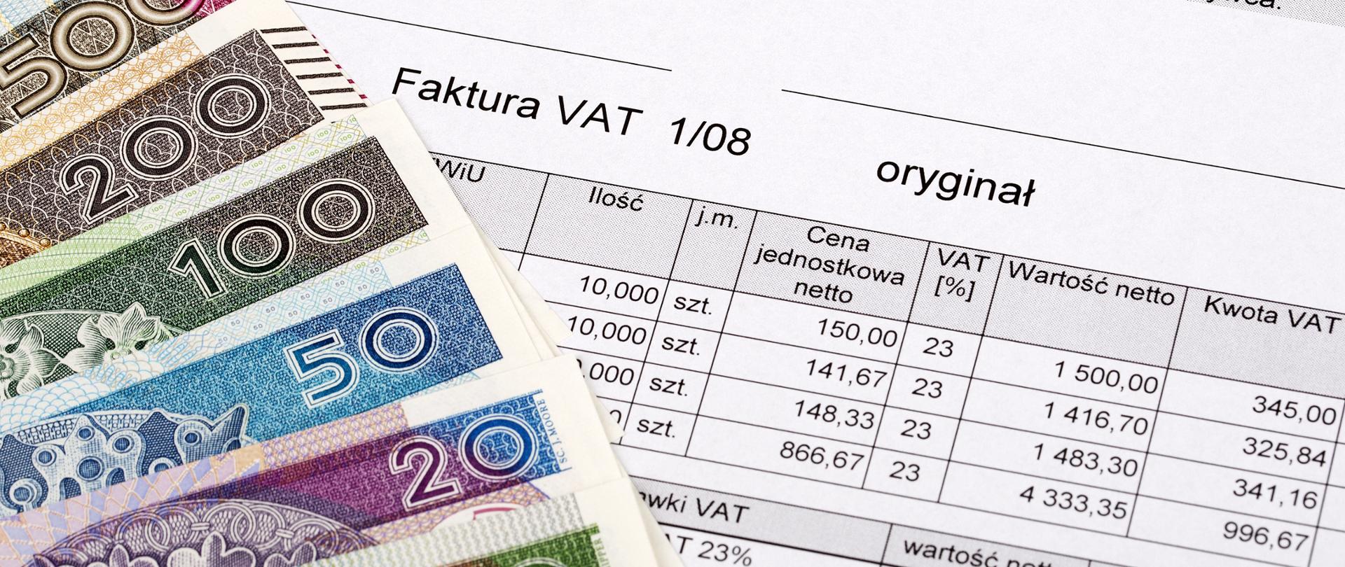 Faktury i gotówka w złotówkach