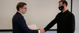 Prezes_PAA_dr_Łukasz_Młynarkiewicz_wręcza akt_powołania_Rafałowi_Minko
