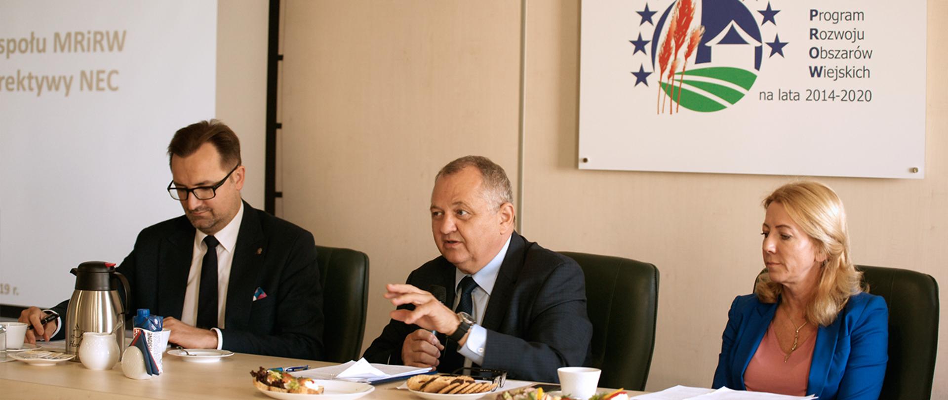 Podsekretarz stanu MŚ S. Mazurek, podsekretarz stanu MRiRW R. Zarudzki oraz dyrektor Departamentu PB J. Czapla