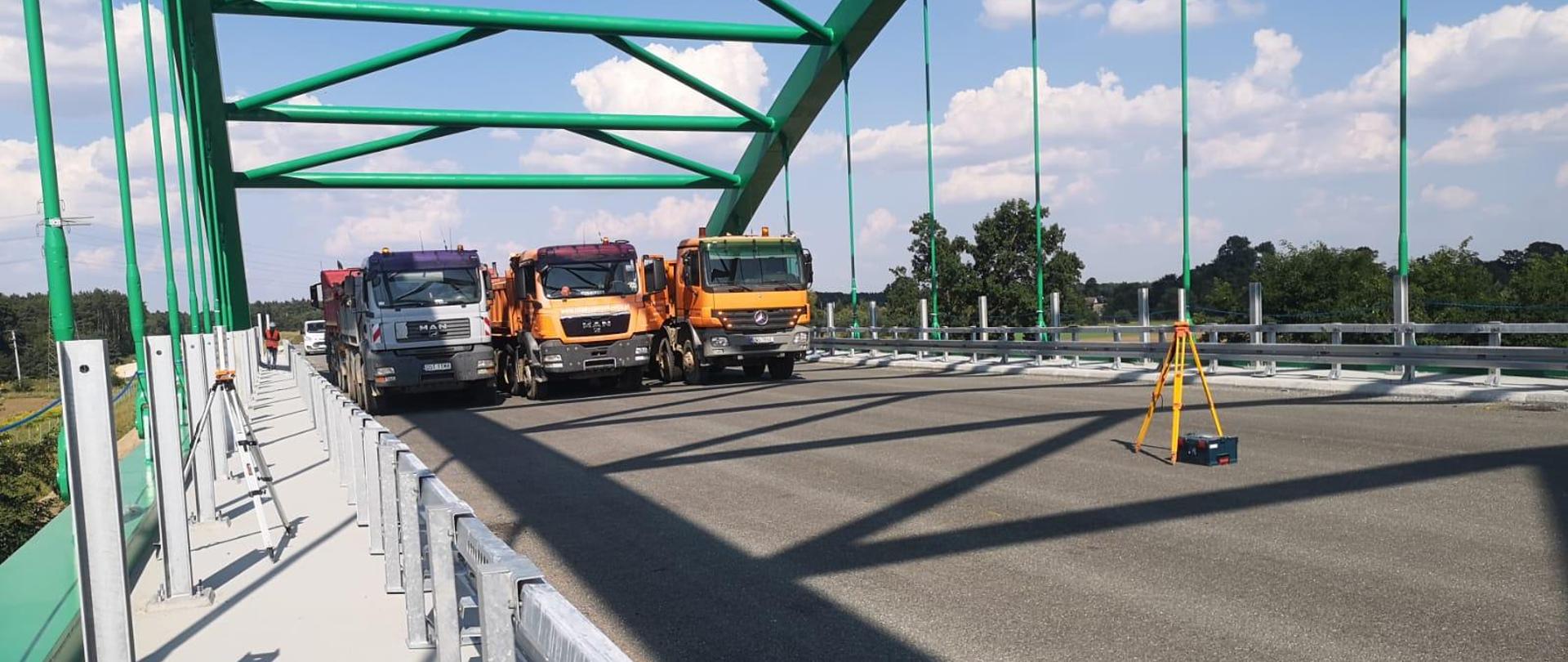 Próbne obciążenie obiektów w ciągu budowanej obwodnicy Kędzierzyna - Koźla