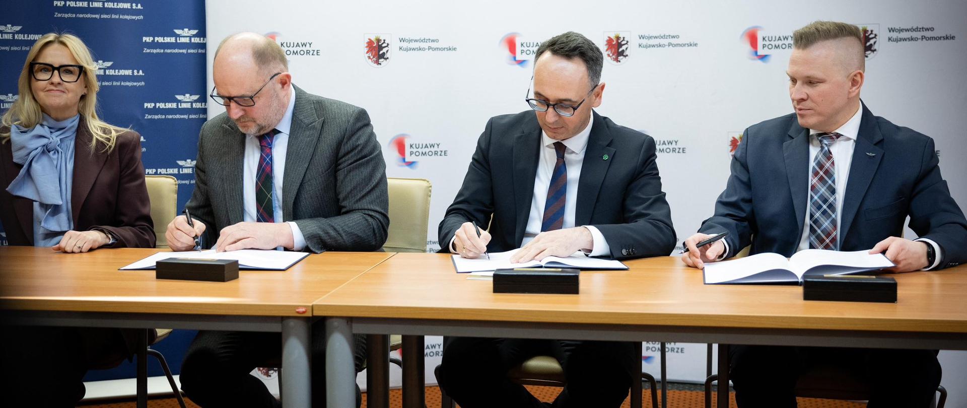 Polskie Linie Kolejowe SA, Ministerstwo Infrastruktury oraz Województwo Kujawsko-Pomorskie podpisały Pakt Kolejowy, który będzie stanowić podstawę współpracy w zakresie rozwoju infrastruktury kolejowej w regionie Kujaw i Pomorza. W wydarzeniu wziął udział minister infrastruktury Dariusz Klimczak. 