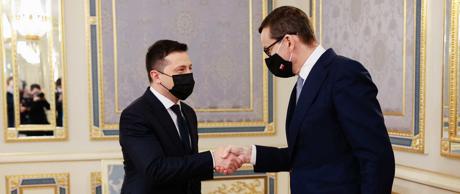 Premier Mateusz Morawiecki i prezydent Ukrainy Wołodymyr Zełenski podczas spotkania w Kijowie