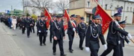 Powiatowy Dzień Strażaka w Biskupcu przemarsz strażaków