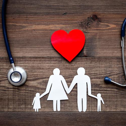 postacie rodziców z dwójką dzieci na tle słuchawek lekarskich