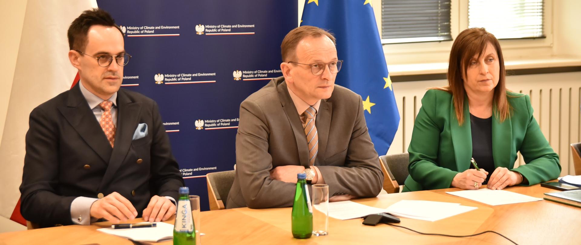 Wiceminister Edward Siarka podczas konferencji z Ionut Sorin Banciu, sekretarzem stanu w Ministerstwie Środowiska, Wód i Lasów Rumunii.