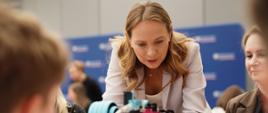 Na zdjęciu minister Pełczyńska-Nałęcz z uczestnikami konkursu