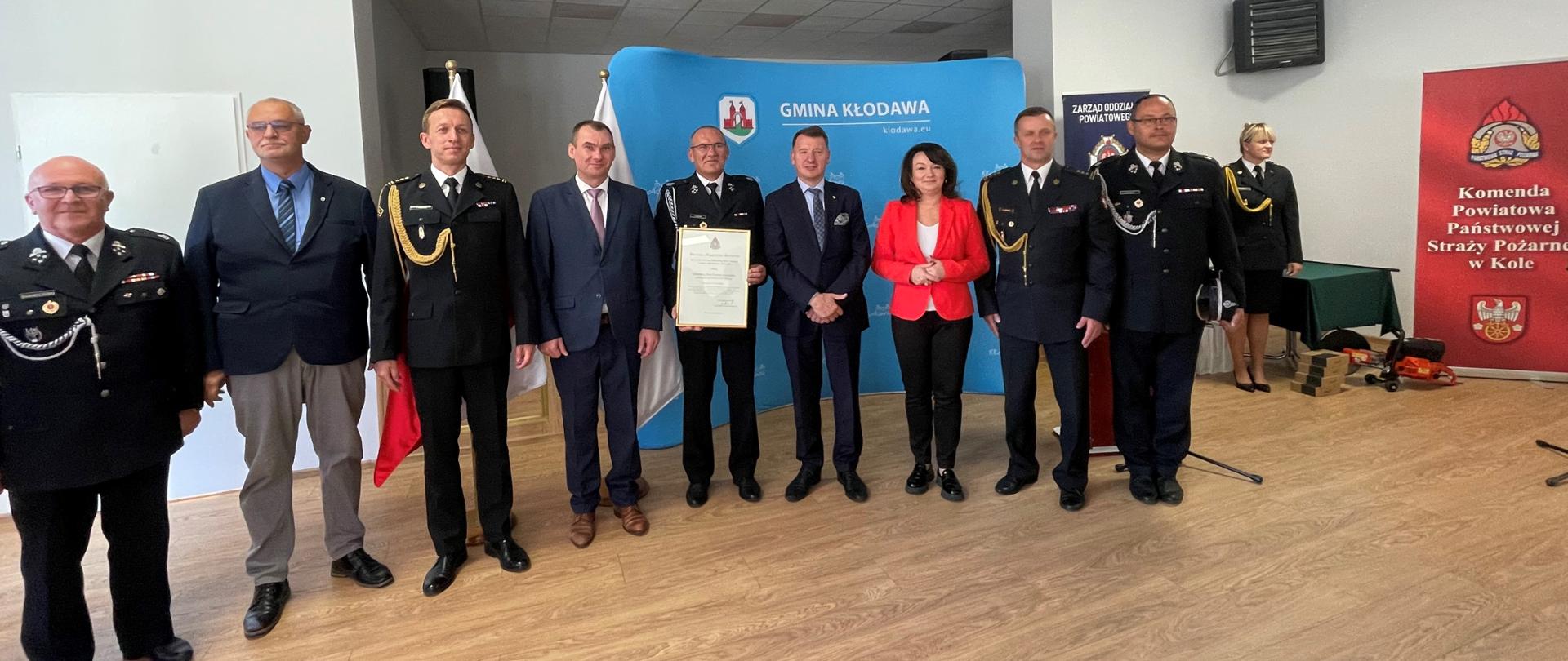 Uroczysta zbiórka z udziałem Zastępcy Wielkopolskiego Komendanta Wojewódzkiego PSP z okazji włączenia OSP Luboniek do KSRG na kolejne 5 lat