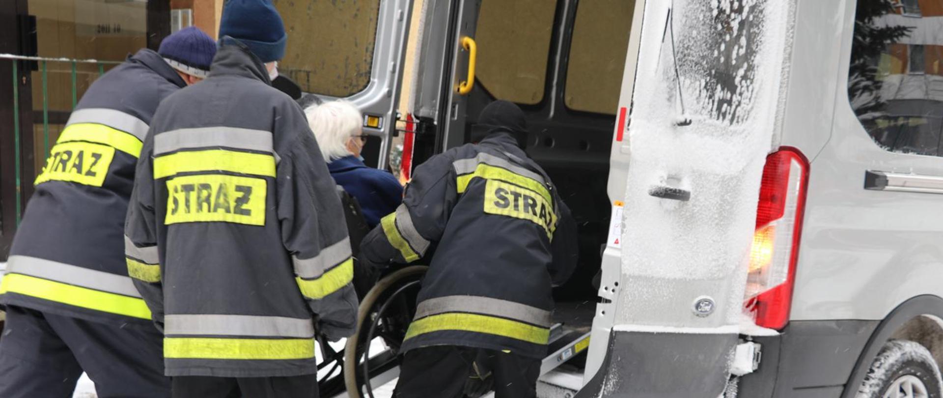 STRAŻACKA POMOC W REALIZACJI NARODOWEGO PROGRAMU SZCZEPIEŃ
