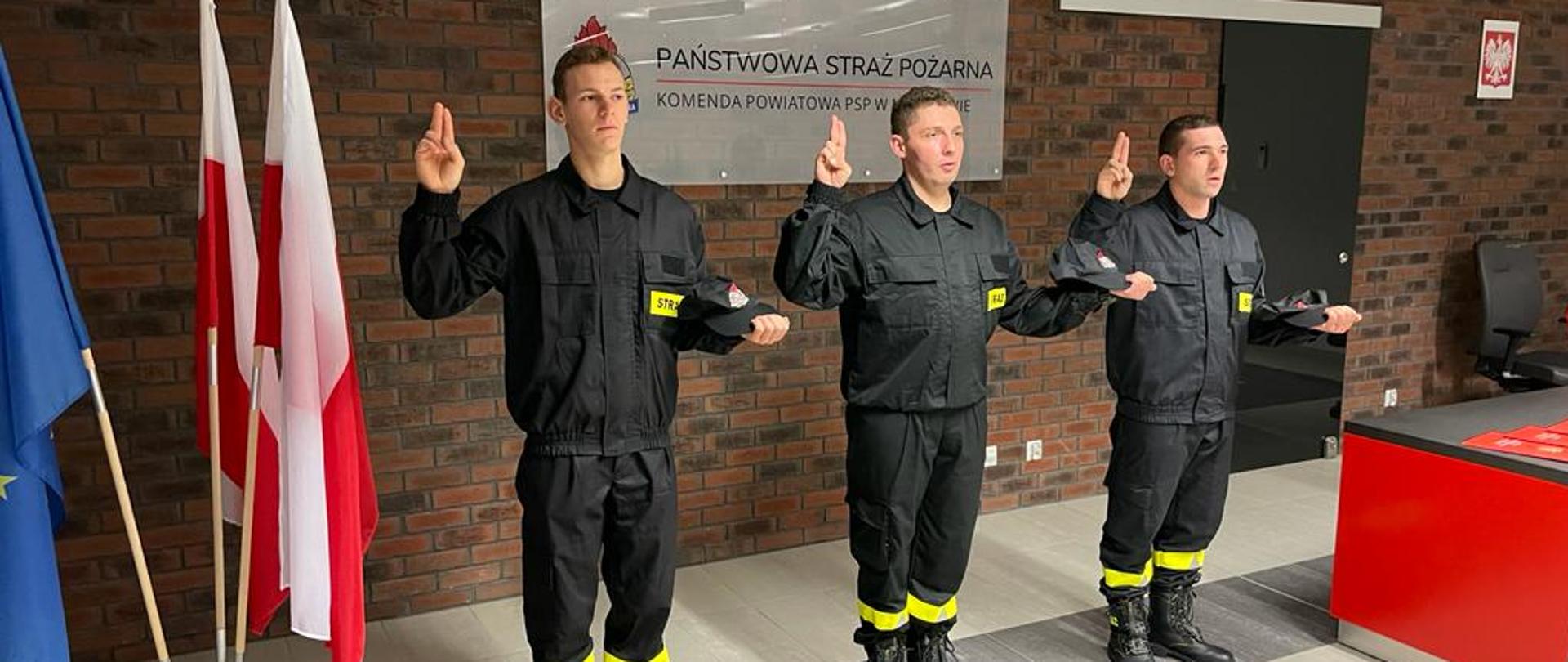 Stażyści składający ślubowanie 