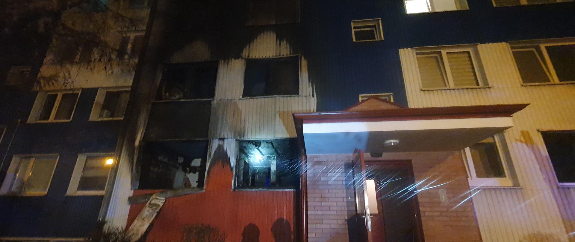 Pożar mieszkania w bloku wielorodzinnym w Kleosinie