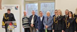 Na zdjęciu widoczni funkcjonariusze KP PSP Gryfice podczas uroczystej zbiórki z okazji przejścia na zaopatrzenie emerytalne