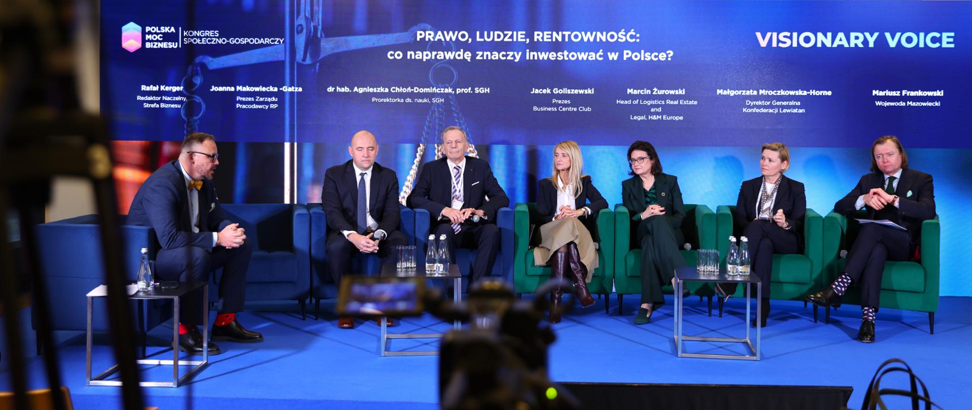 Na zdjęciu widać kobiety i mężczyzn