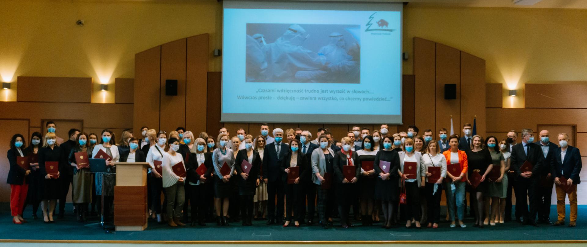 Podziękowania za pracę w szpitalach tymczasowych 